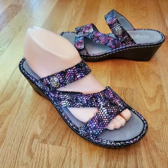 Like New Alegria Loti Funtastic Snake Purple Shimmer Sandals Wedge Leather 38/8 - Picture 2 of 7
